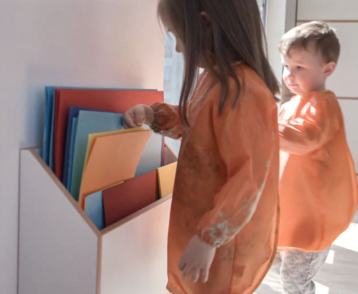 12-wandregal-papier-kinder