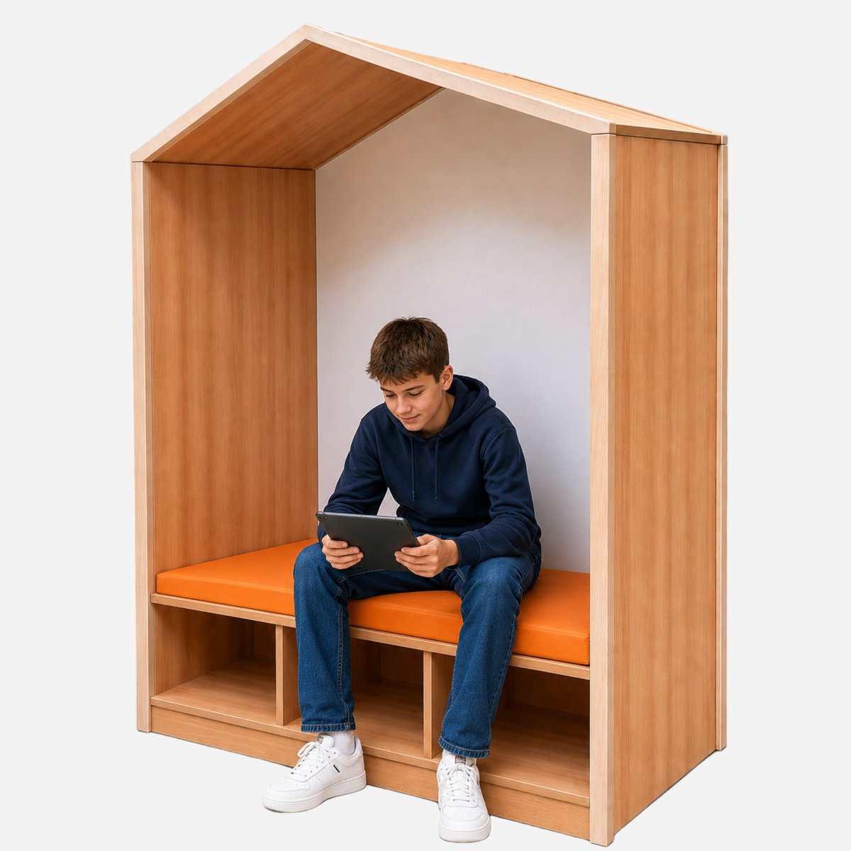 Jugendlicher arbeitet mit Tablet im Lernhaus
