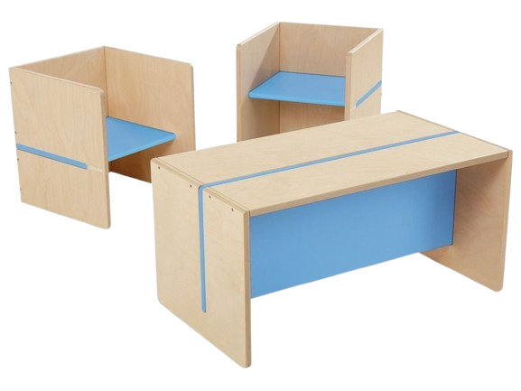 Auf dem Bild sind zwei Kinderstühle mit Stoffbezug und eine Bank mit Stoffbezug