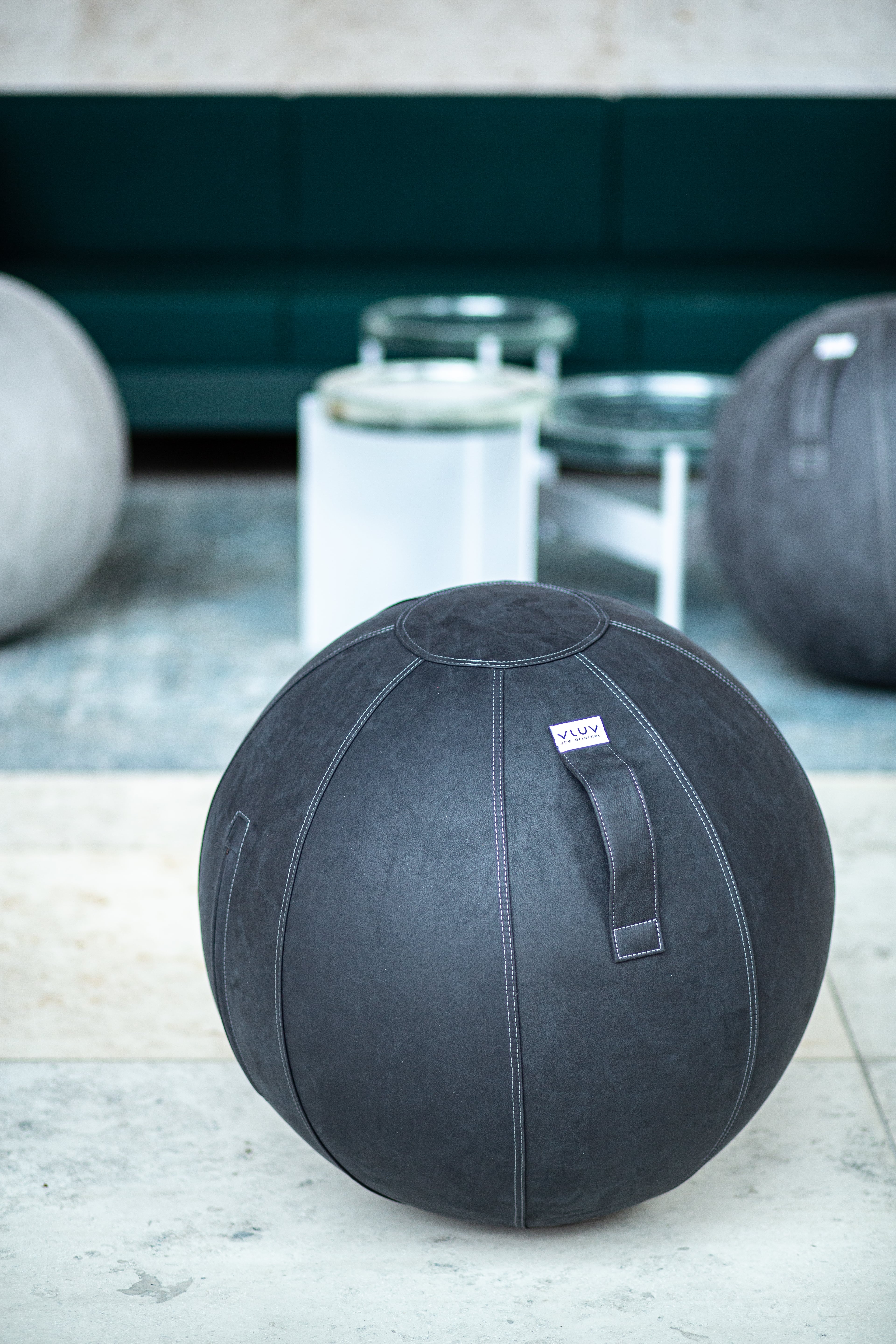 moods_vluv_bol_vega_series___black_leiv_2021_(2)-min