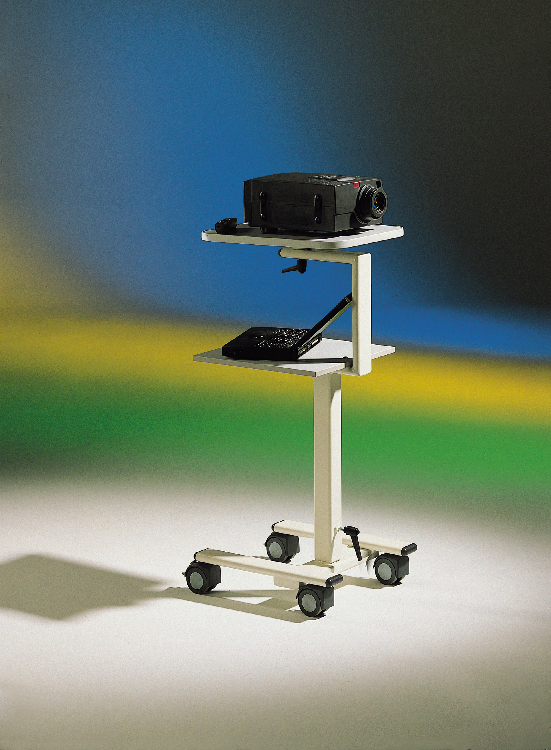 DV10_LCD_Projektorwagen