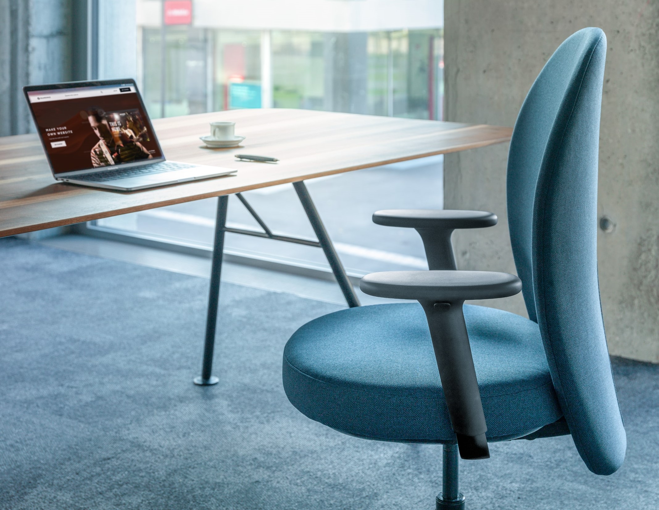 marva_blau_grau_akiosteel_schw_l_20201106_1hell-min