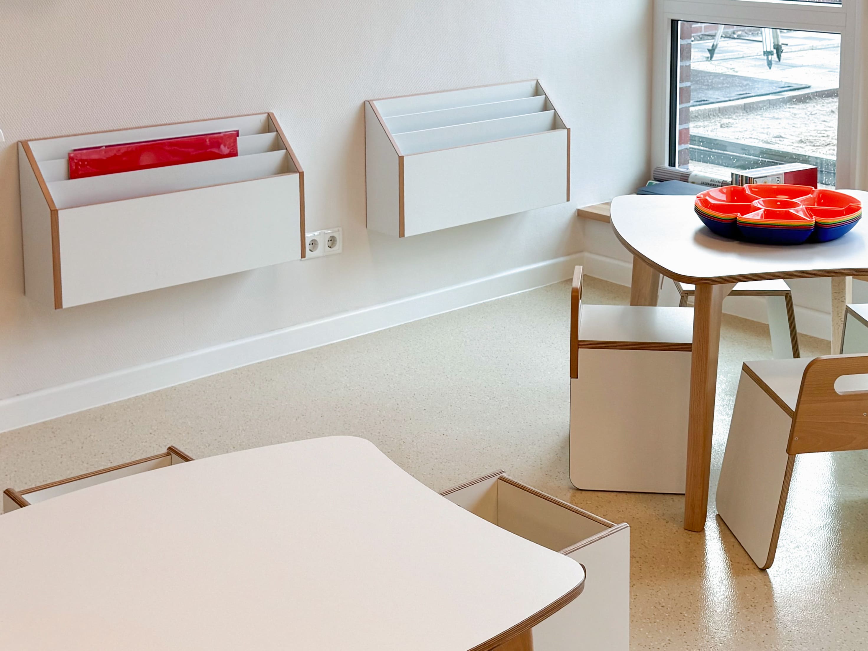 2-wandregale-papier-pappe_(1)