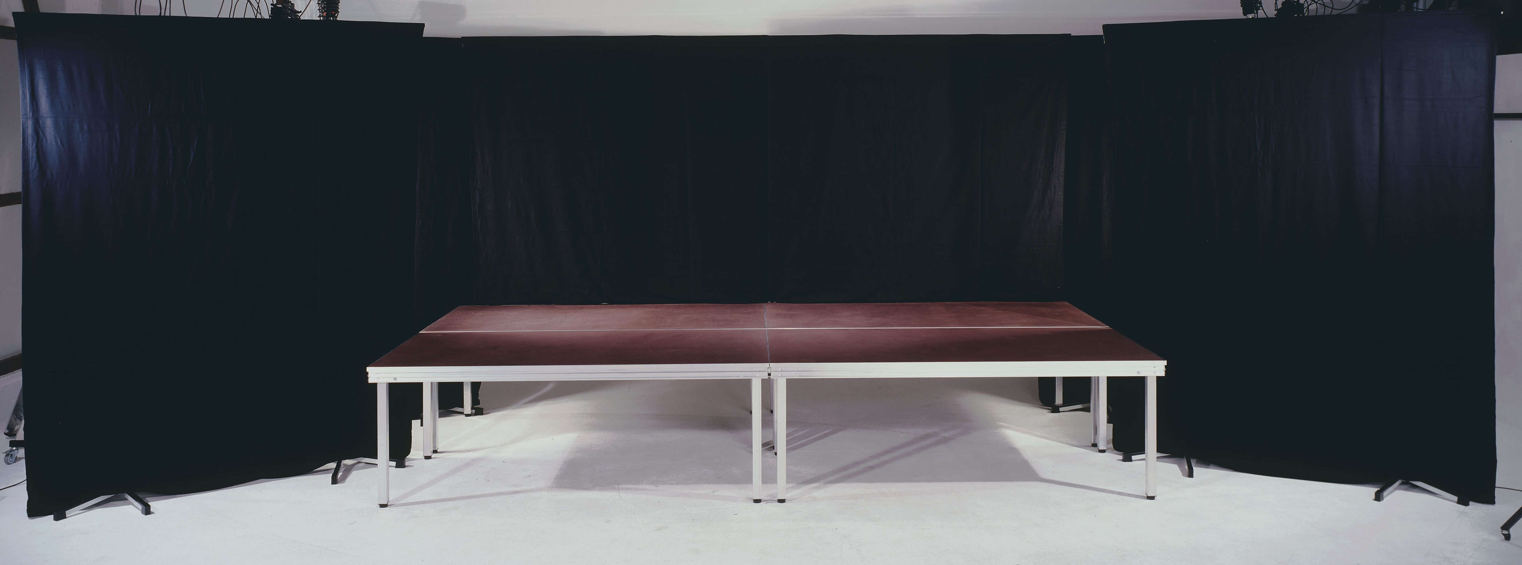 kulissenstander_frontal-min