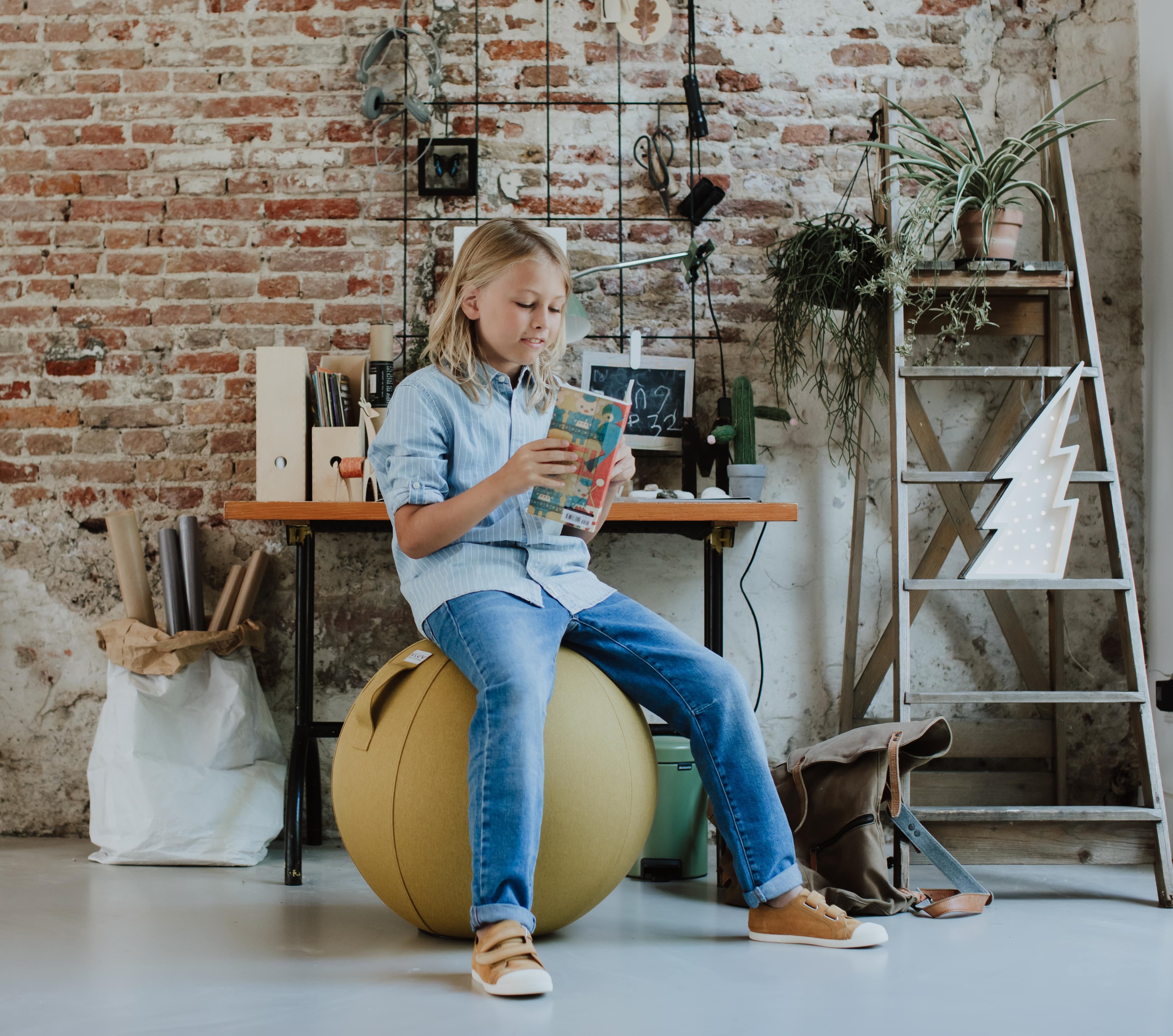 VLUV aufblasbarer Sitzball “BOL LEIV” mit Stoffbezug vluv_stov_leiv_55cm_hr_rgb_(4)-min