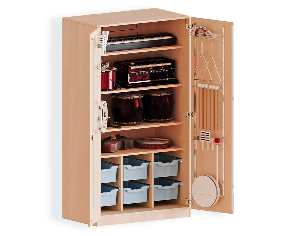 Offener Musikschrank befüllt mit Boxen und Instrumenten