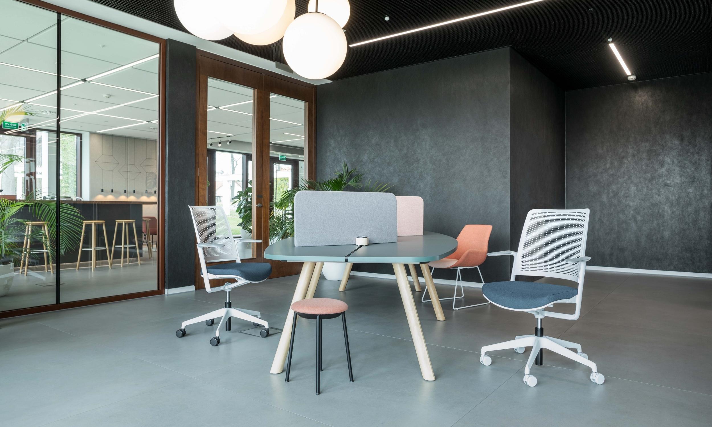 withme-creva-table-creva-stool-lupino-01-4368_2500x1500