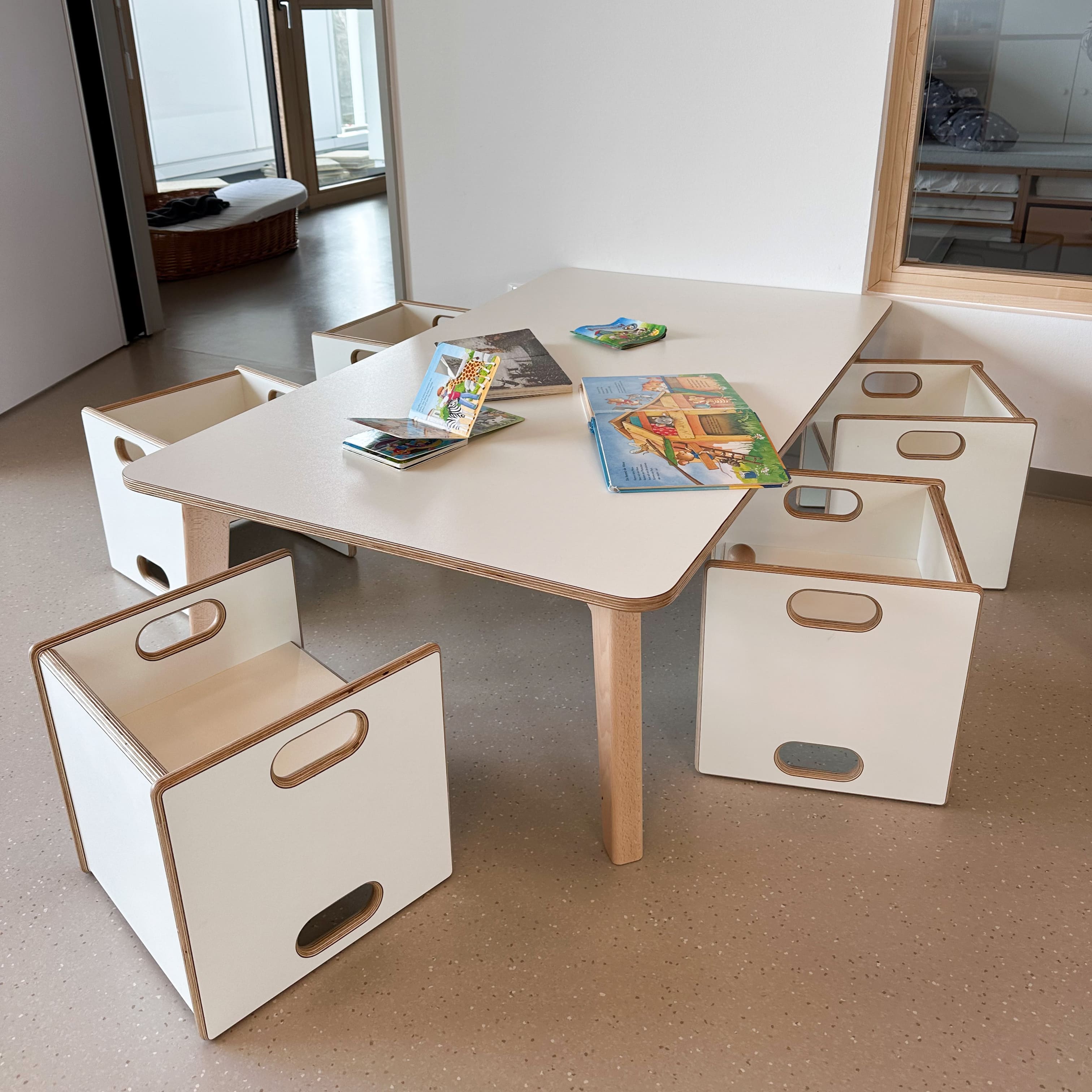 10-tisch_wandelstuhleo