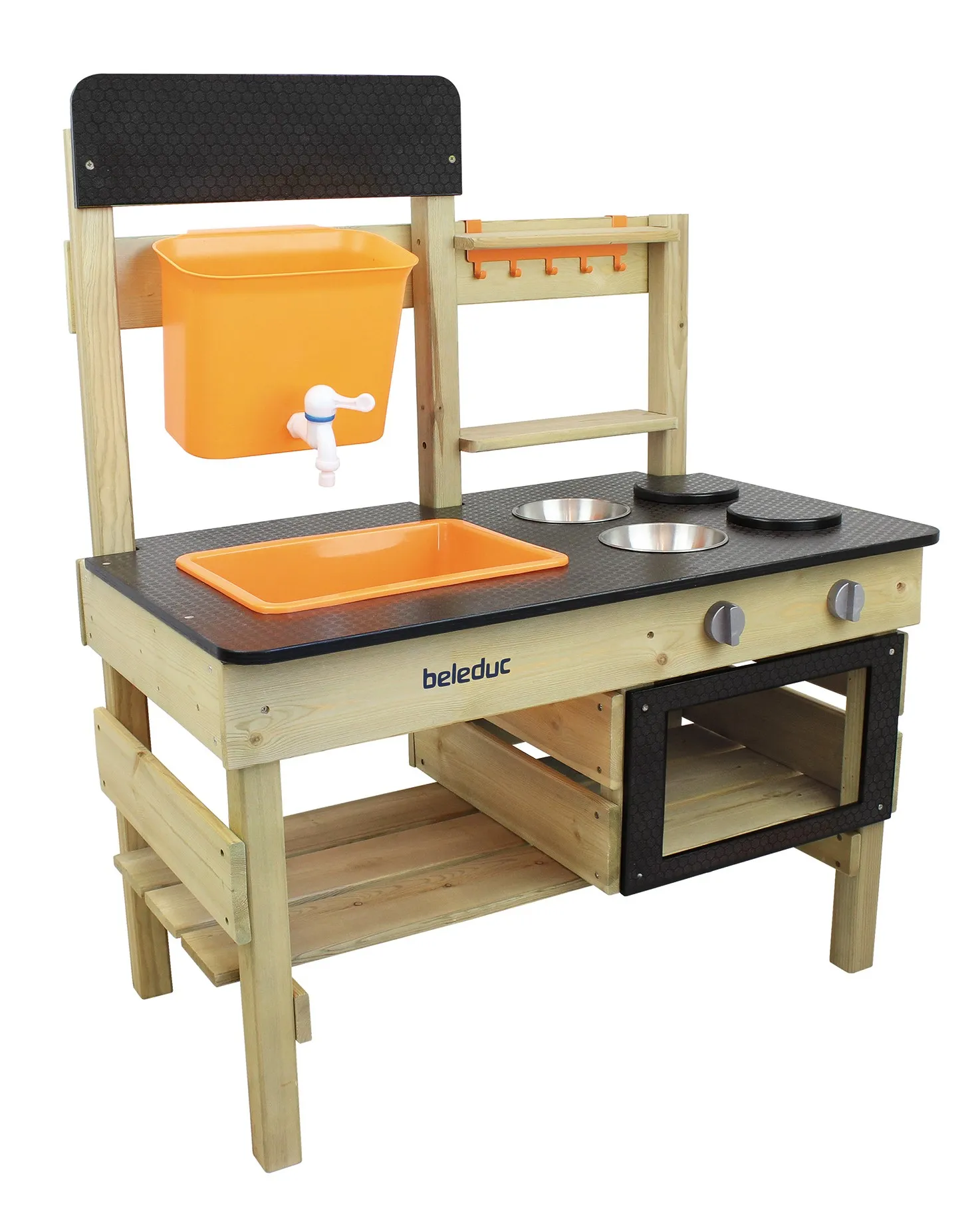 Hier ist eine Outdoor Spielküche zu sehen, die mit Wasserkanister ausgestattet ist